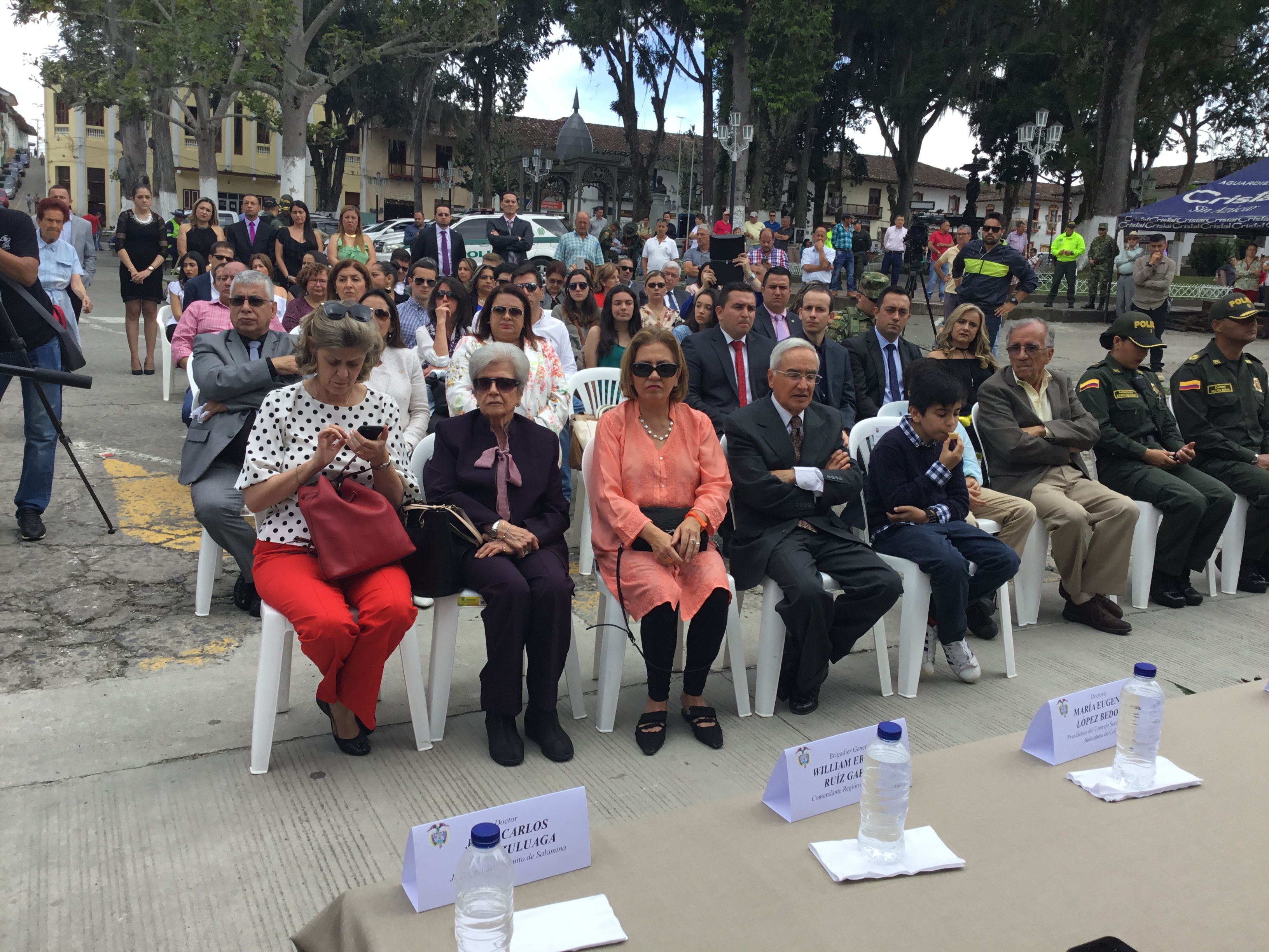 Asistentes a la inauguración de la sede judicial.