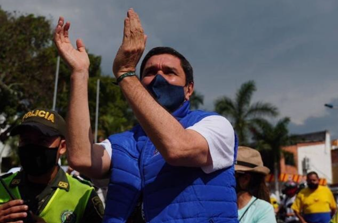 Tribunal Superior #Bucaramanga suspendió la recolección de firmas para la revocatoria de @jcardenasrey por incumplir protocolos de bioseguridad en las calles
